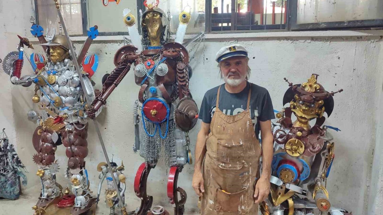 Hurda demirleri sanat eserine dönüştürdü