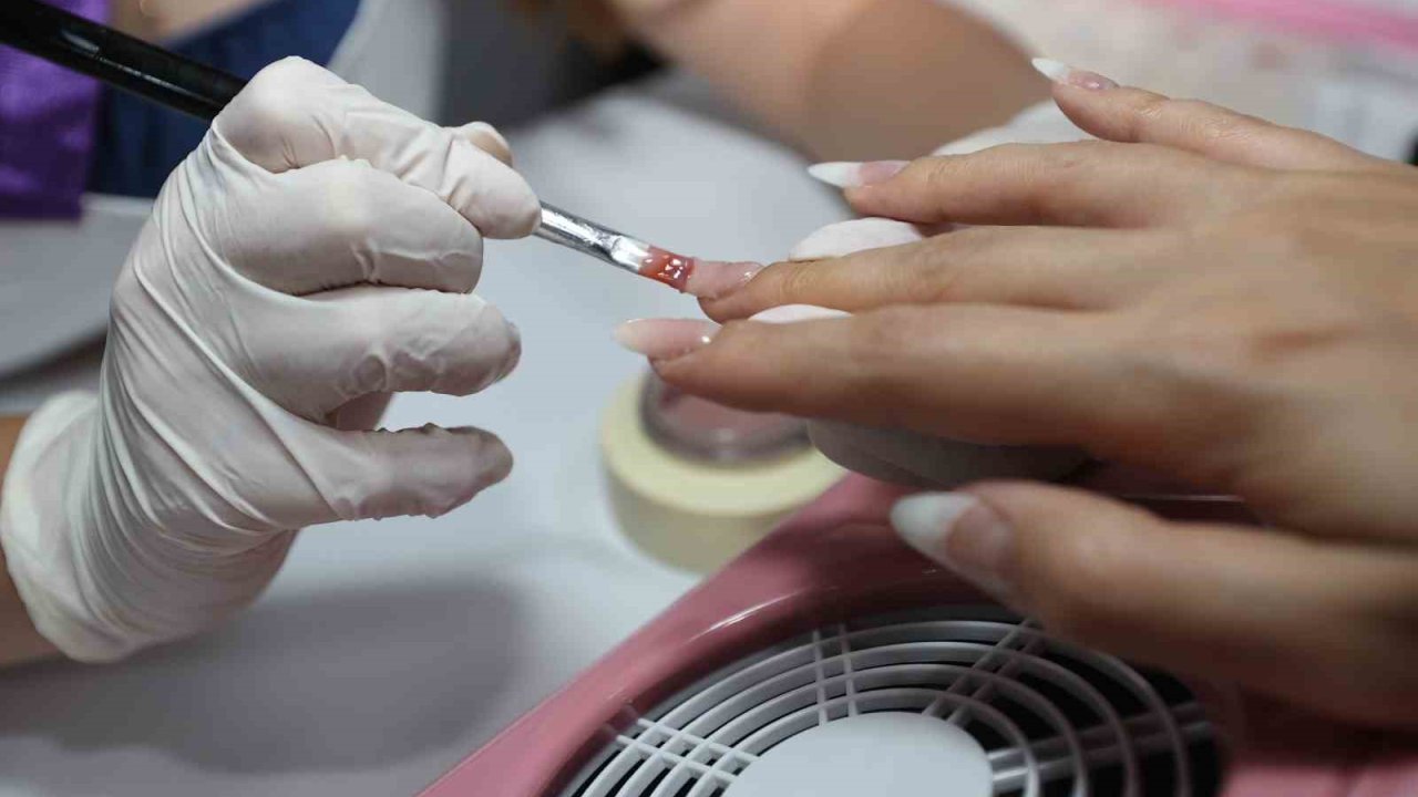 Muğla Büyükşehir’den kadınlara ‘Tırnak Bakım’ kursu