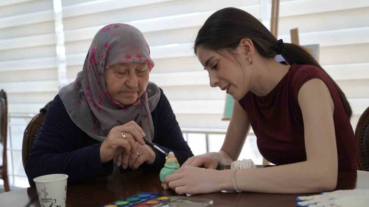 Alzheimer ve Demans hastaları etkinliklerle hayata tutunuyor