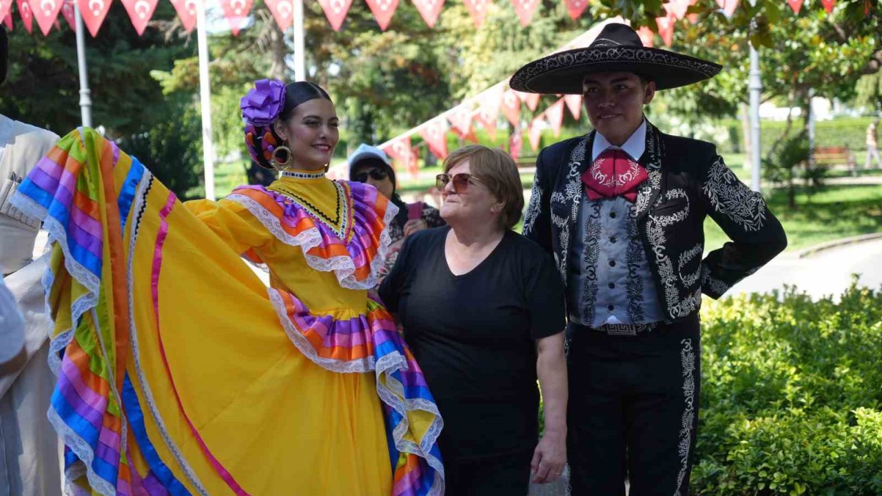 35. Uluslararası Halk Oyunları Festivali Samsun’da başladı