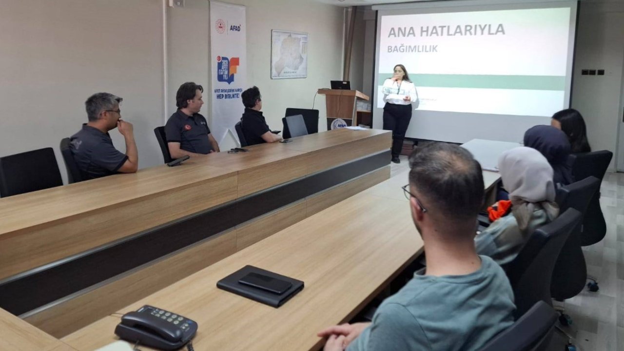 Yeşilay’dan AFAD personeline bağımlılıkla mücadele eğitimi verildi