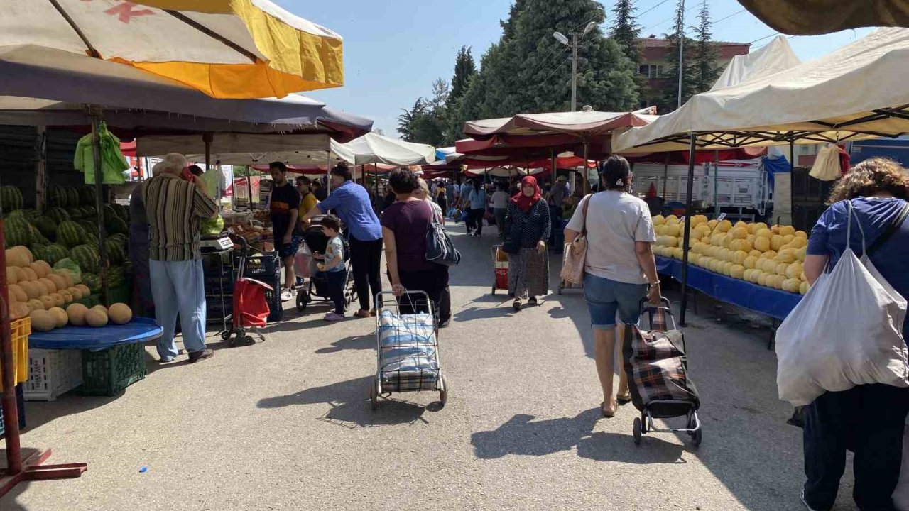 Esnaf Çarşamba Pazarı’nın taşınmasını istemiyor