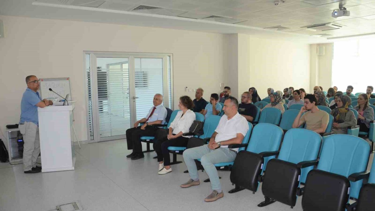 Sigara Bırakma Poliklinikleri’nde görev alacak personele eğitim verildi