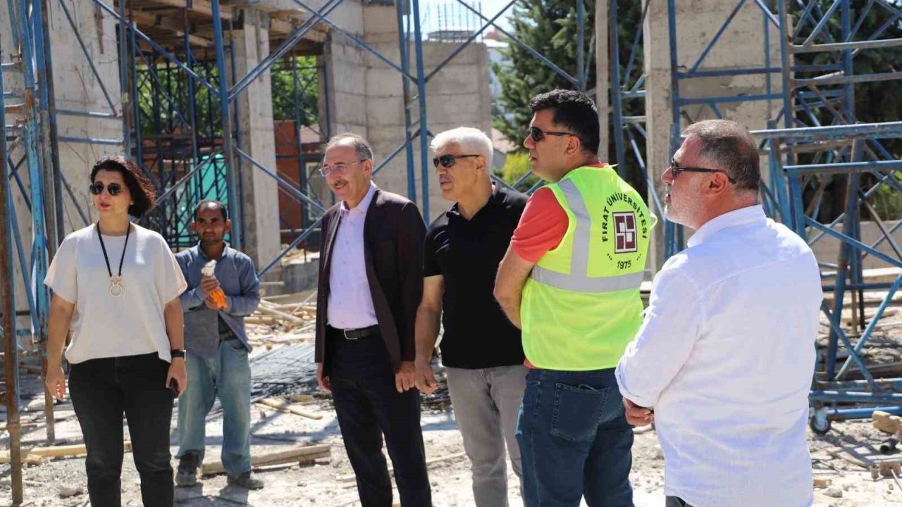 Rektör Göktaş, merkezi amfi inşaatında incelemelerde bulundu