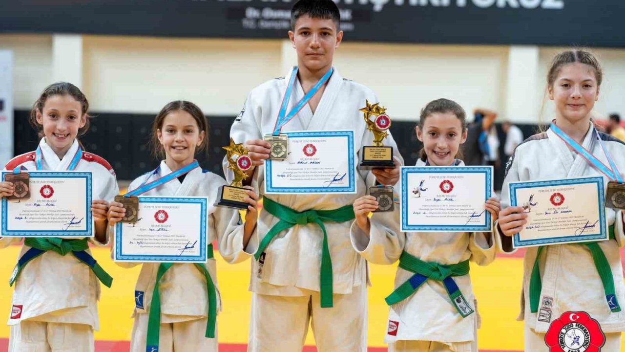 Salihlili judocular Erel ve Madan, Mardin’de şampiyon oldu