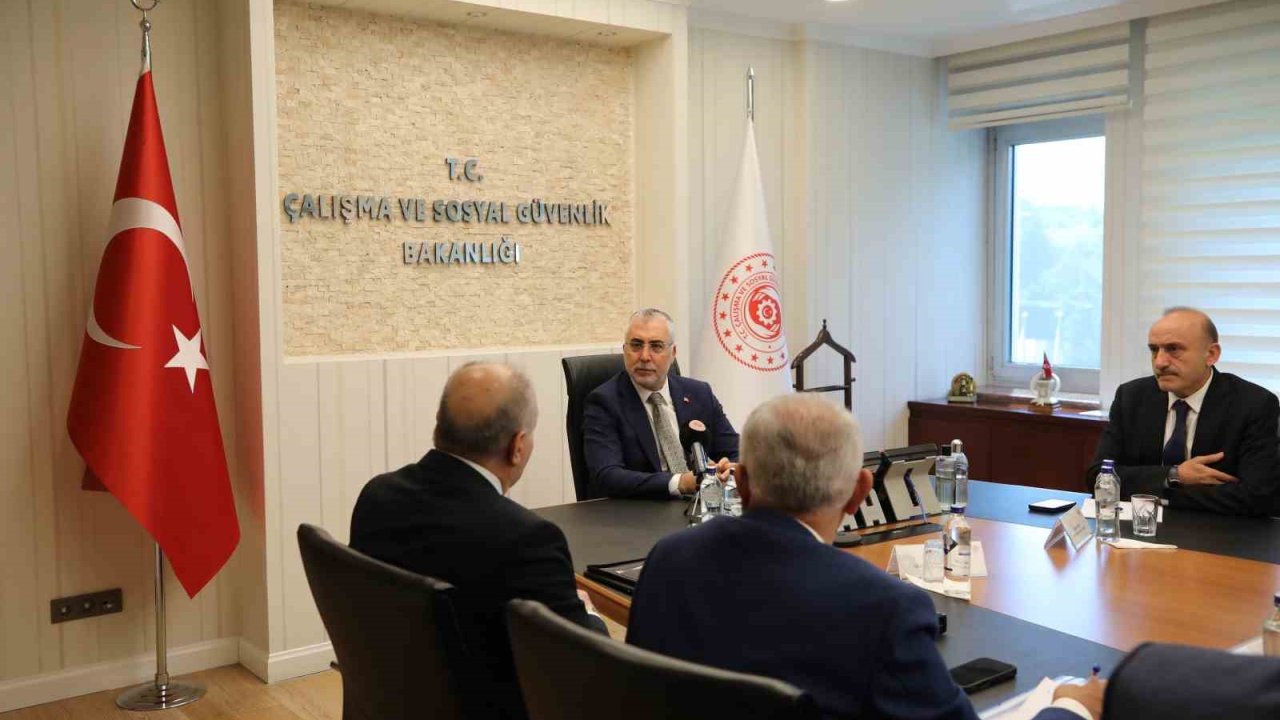 Bakan Işıkhan: "İşçilerimize birinci altı ay için yüzde 24, ikinci, üçüncü ve dördüncü altı aylar için gerçekleşen enflasyon oranını teklif ediyoruz"