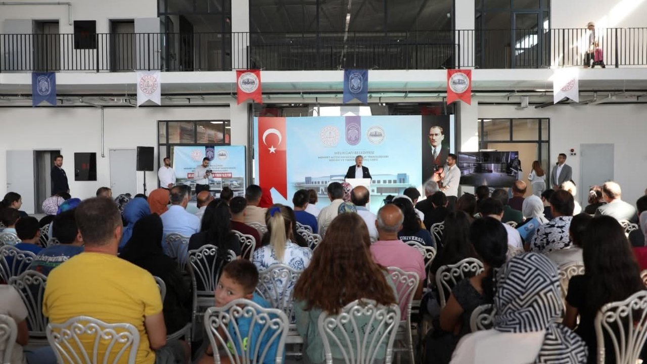 Başkan Palancıoğlu’nun gerçek olan hayali havacılık lisesi öğrenci ve velilere tanıtıldı