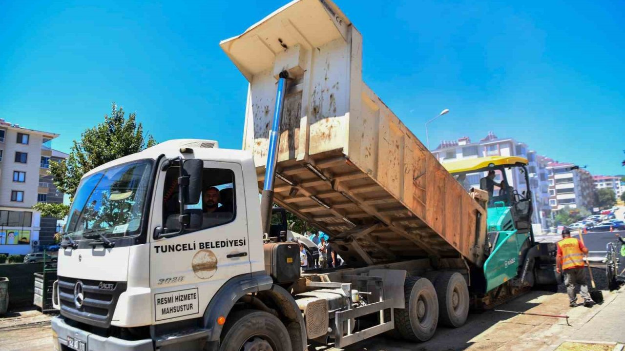 Tunceli merkezde sıcak asfalt serimi yapıldı