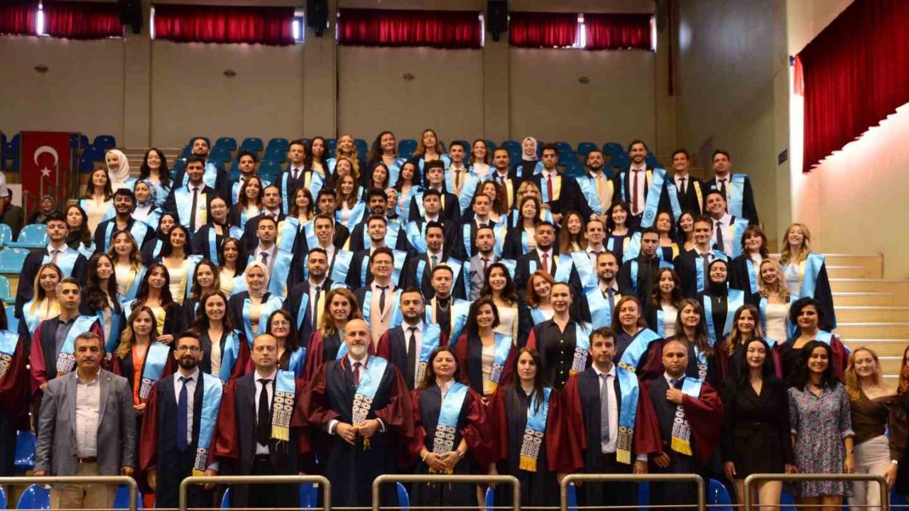 ESOGÜ Diş Hekimliği Fakültesi 2025 mezunlarını verdi