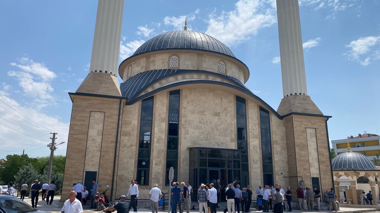 Kulu’da yapımı tamamlanan camide ilk Cuma Namazı kılındı