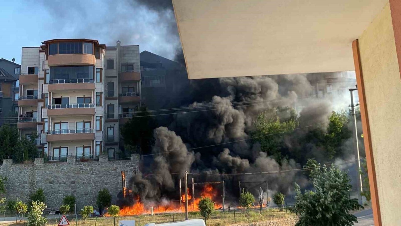 Kocaeli’de çocuk parkı alev topuna döndü