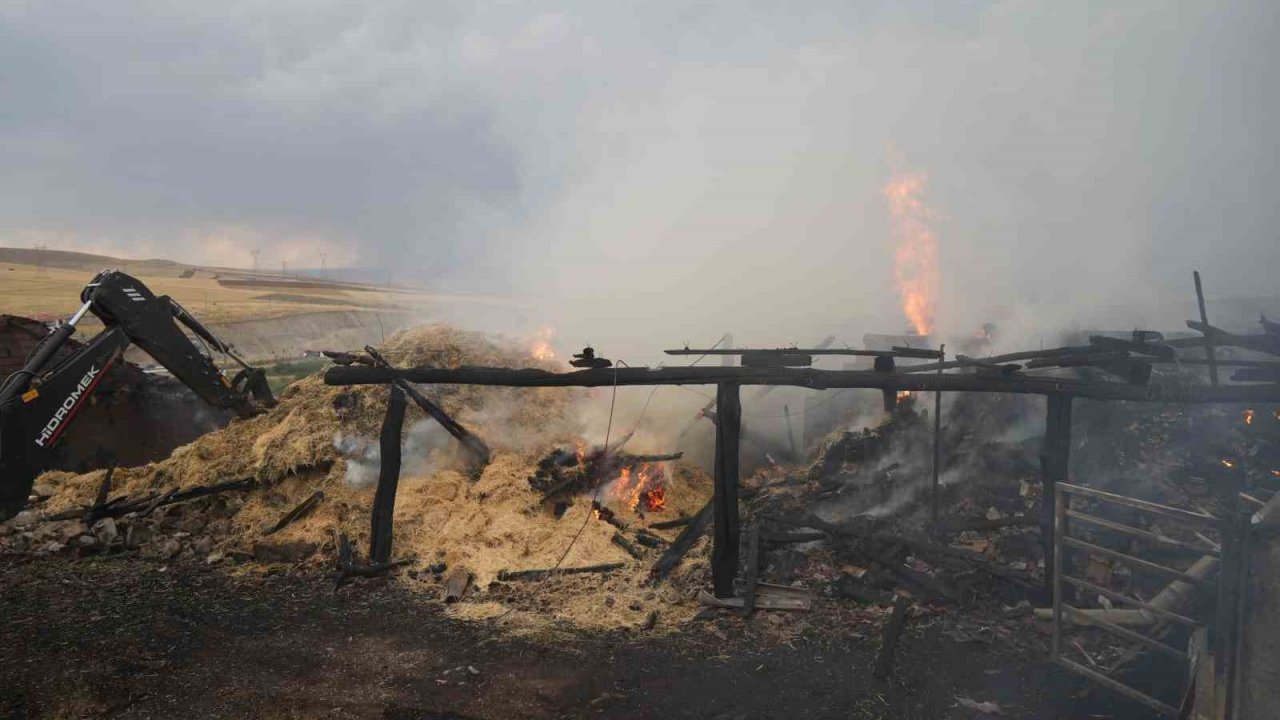 Faciadan dönüldü: Ekiplerin zamanında müdahalesi köyü yanmaktan kurtardı