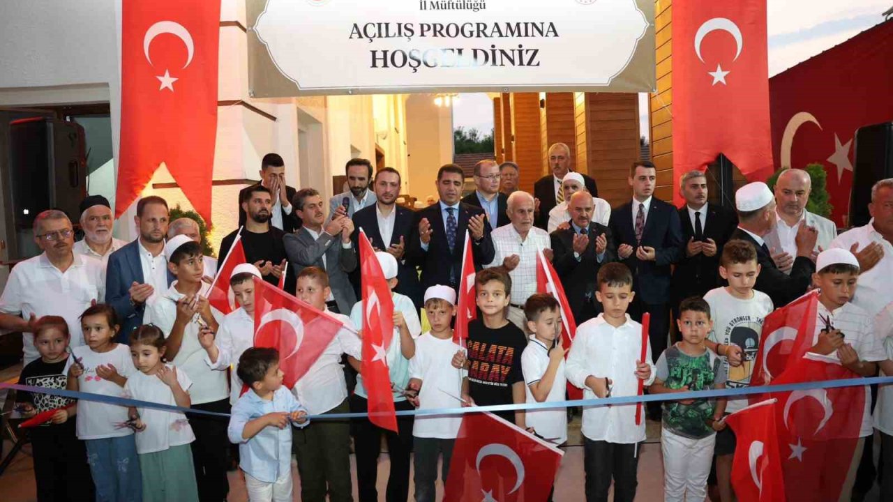 Depremde yıkılan Pırpır Köyü Cami yeniden inşa edilerek ibadete açıldı