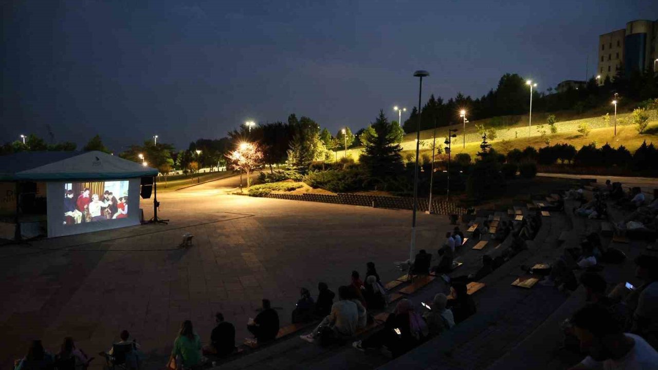 Nostalji ve kahkaha bir arada