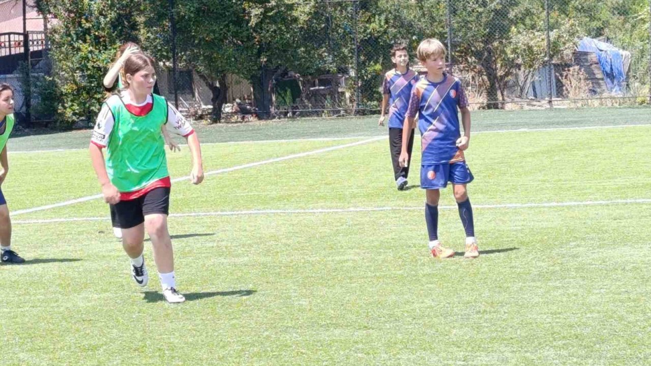 Bozüyük’te kızlar ve erkekler futbol turnuvası sona erdi