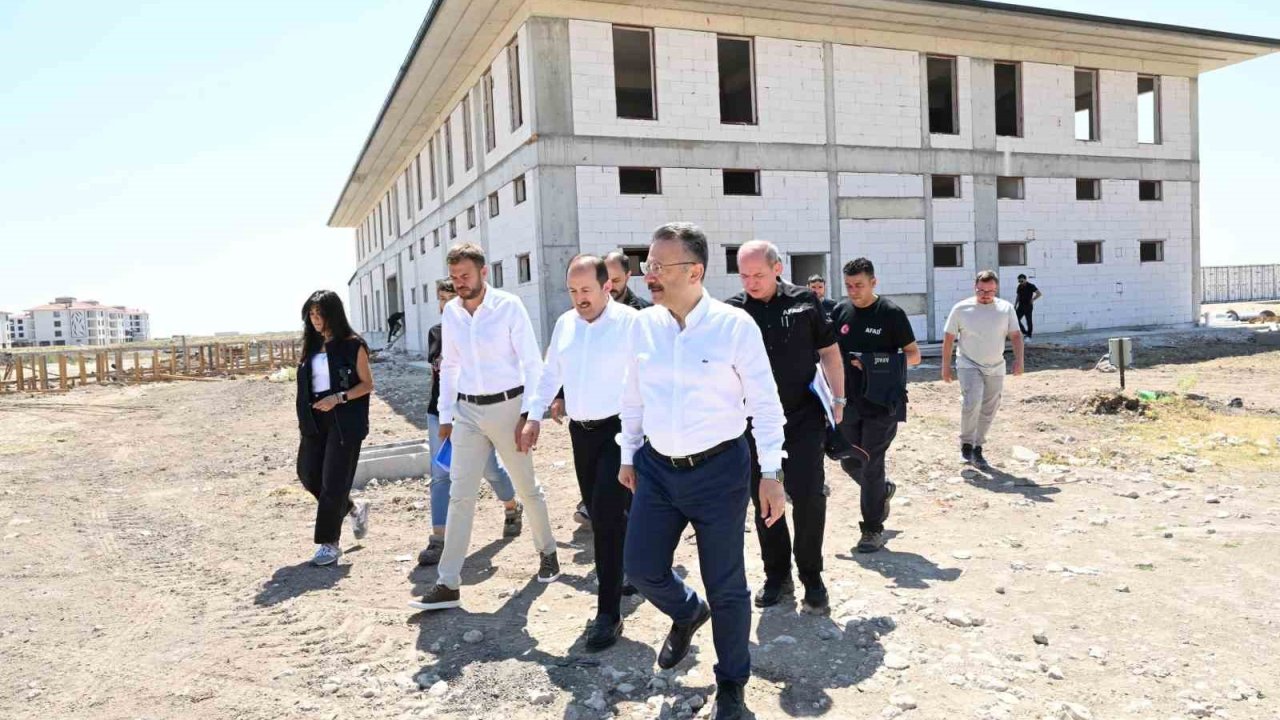 Vali Aksoy, AFAD’ın yeni hizmet binasını inceledi