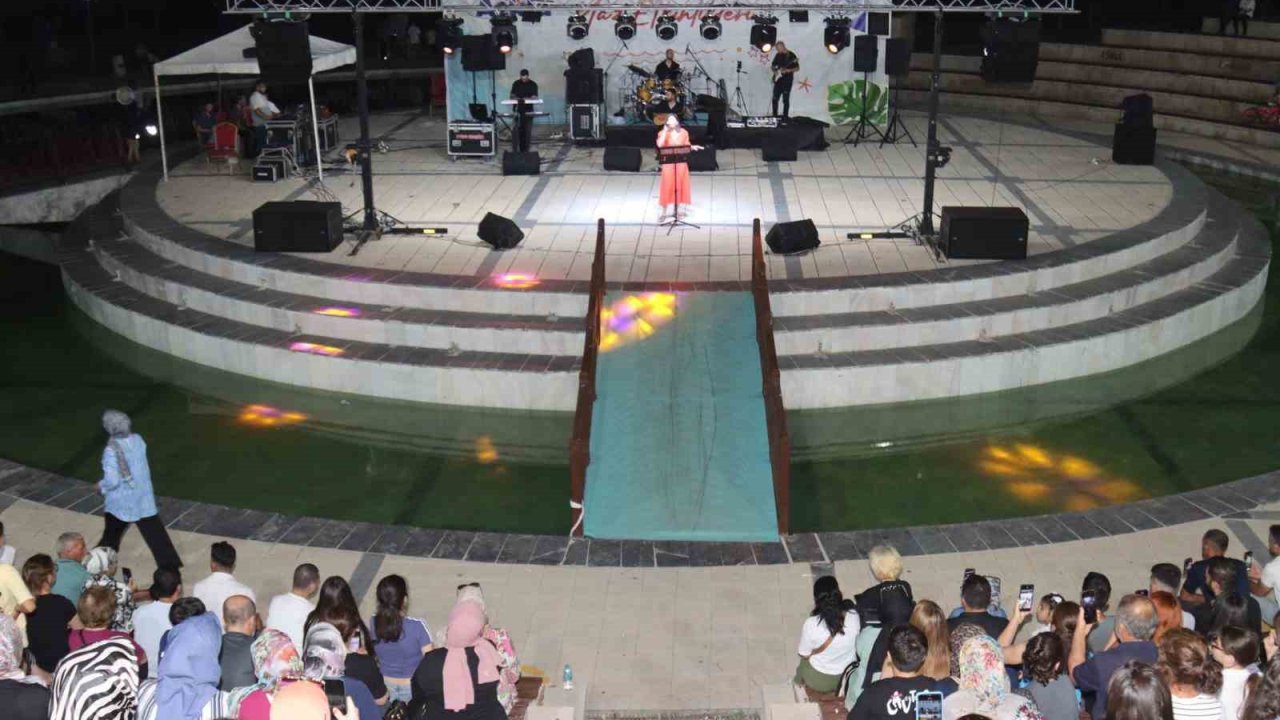 Elazığ Belediyesi yaz etkinliklerinde Evin Gençero sahne aldı