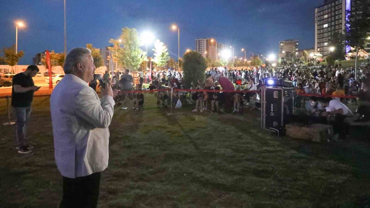 Başkan Palancıoğlu; Sinema Günleri’nde vatandaşlarla bir araya geldi