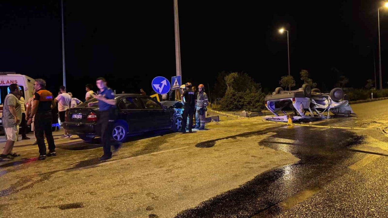 İki otomobilin çarpıştığı kazada 2’si ağır 7 kişi yaralandı