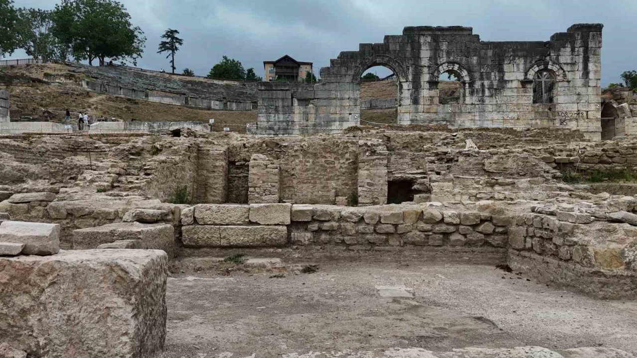 Kazmayı vurdukça tarih çıkıyor