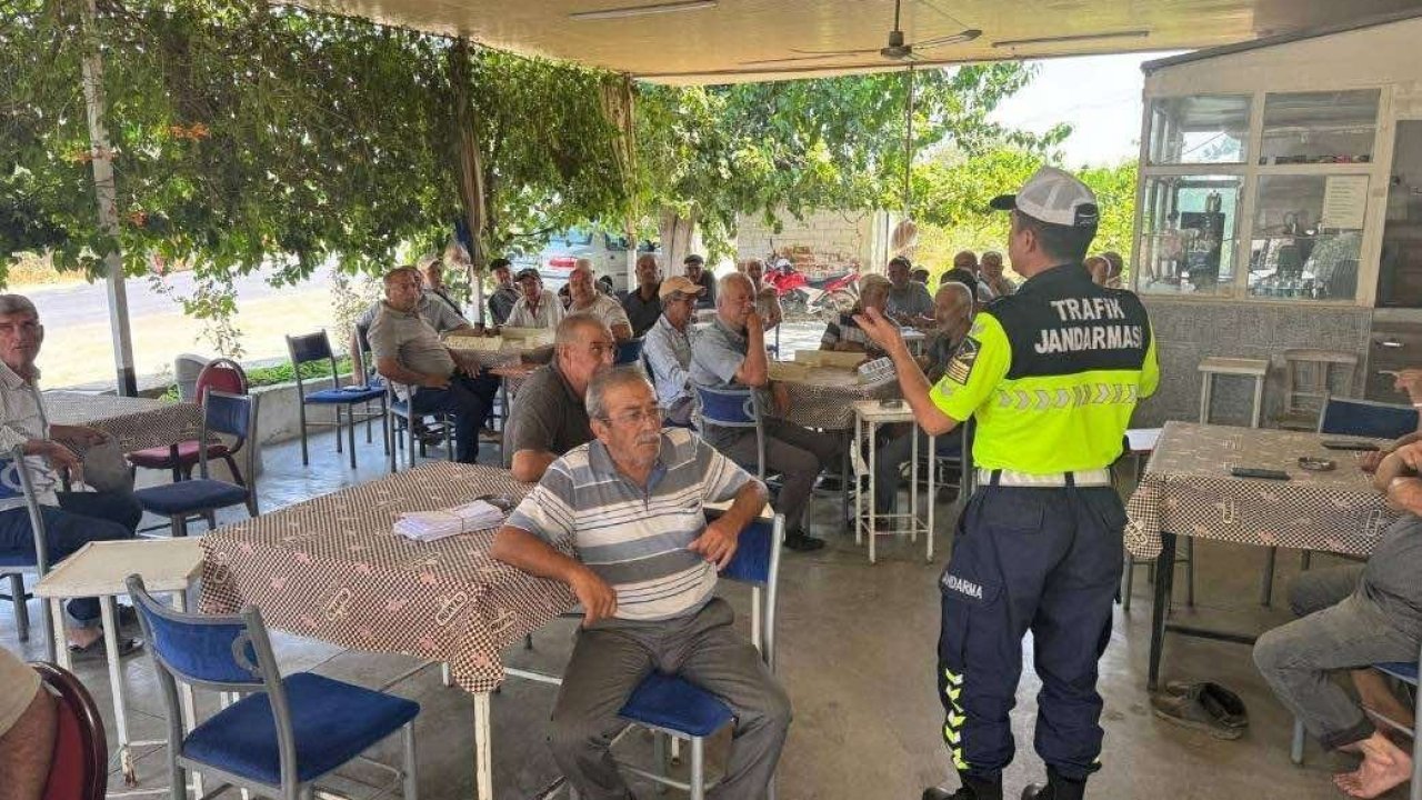 Efeler’de motosiklet sürücülerine kask ve güvenli sürüş eğitimi