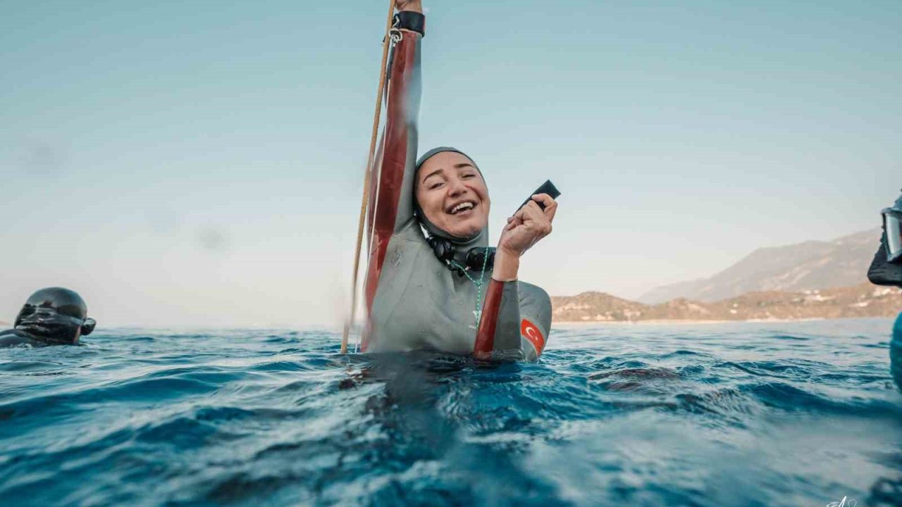 Şahika Ercümen’den 4 günde 4 altın madalya