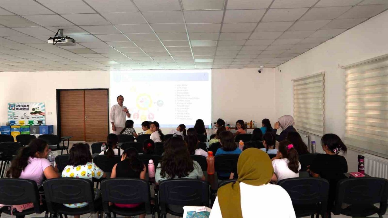 Melikgazi Belediyesi’nde geri dönüşümde farkındalık eğitimleri devam ediyor