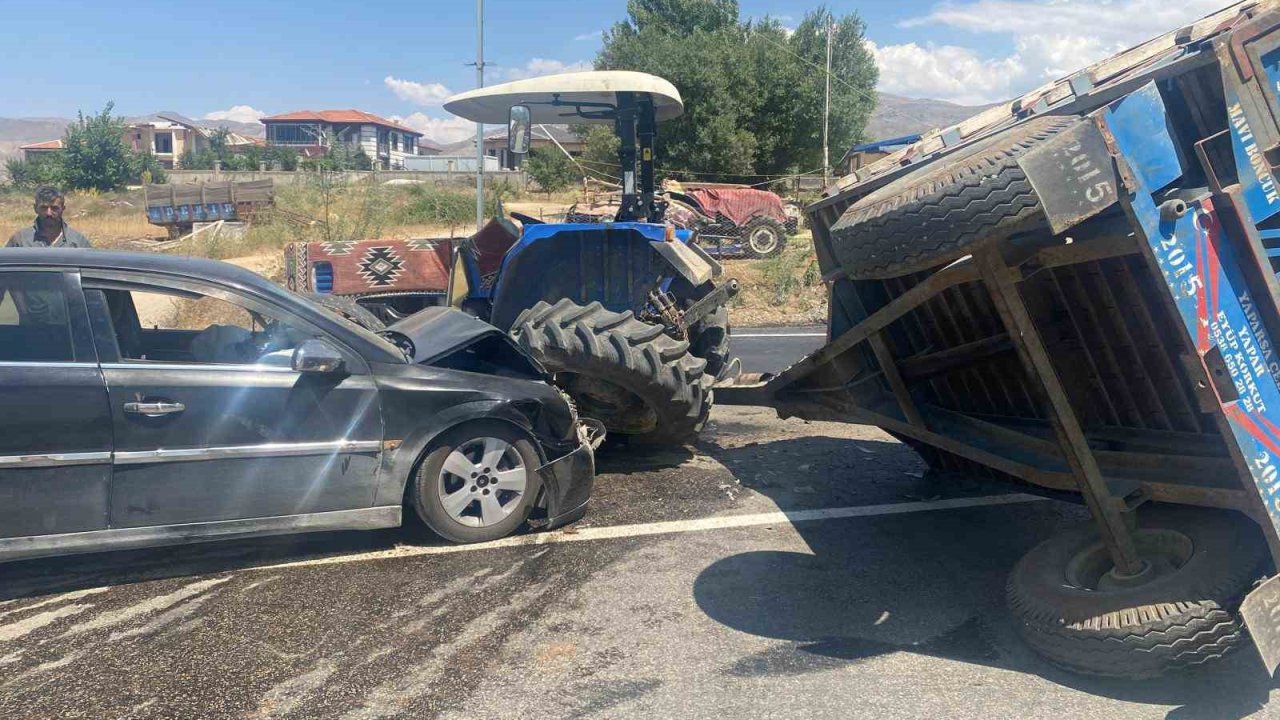 Doğanşehir’de otomobil, traktör römorkuna çarptı: 2 yaralı