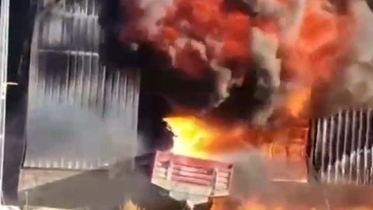 Bursa’da ihracat deposu alevlere teslim oldu