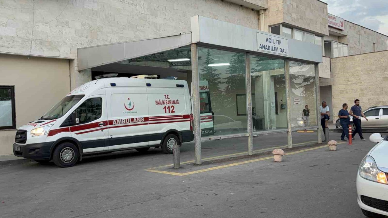 Edirne’de otomobille çarpışan motosikletli ağır yaralandı