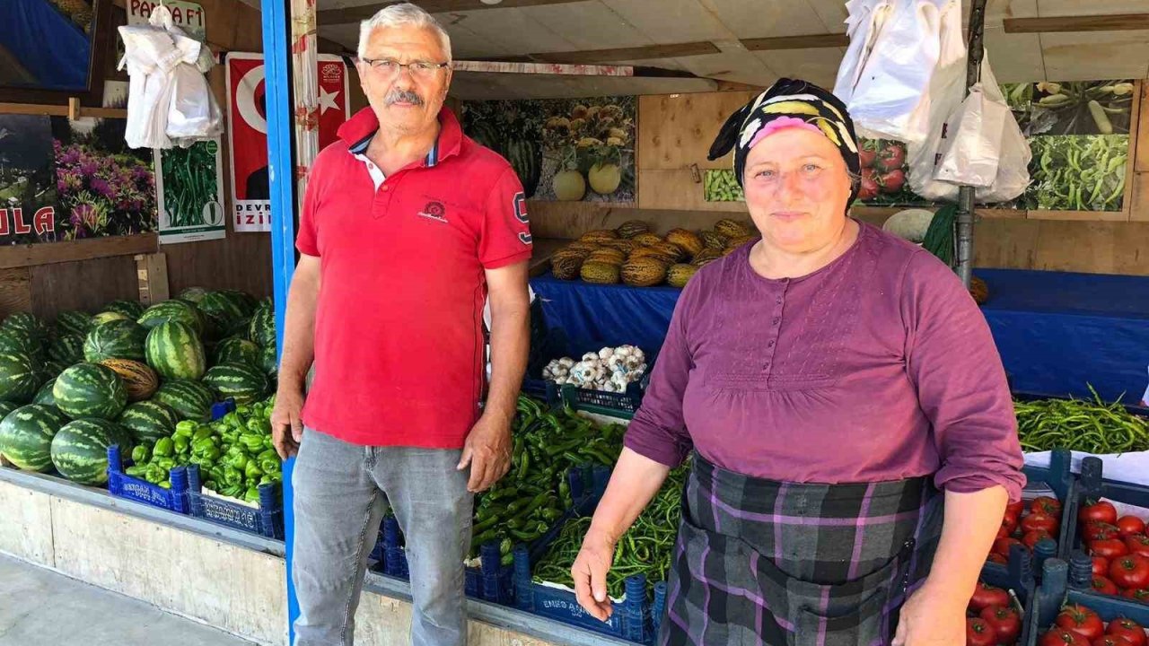 Kendi yetiştirdikleri ürünleri satmalarına rağmen kazanç sağlayamıyorlar