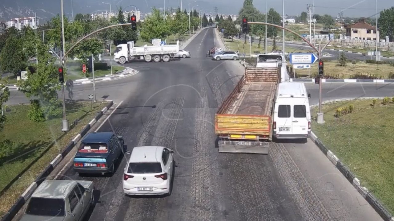 Kütahya’da meydana gelen trafik kazaları kameralara yansıdı