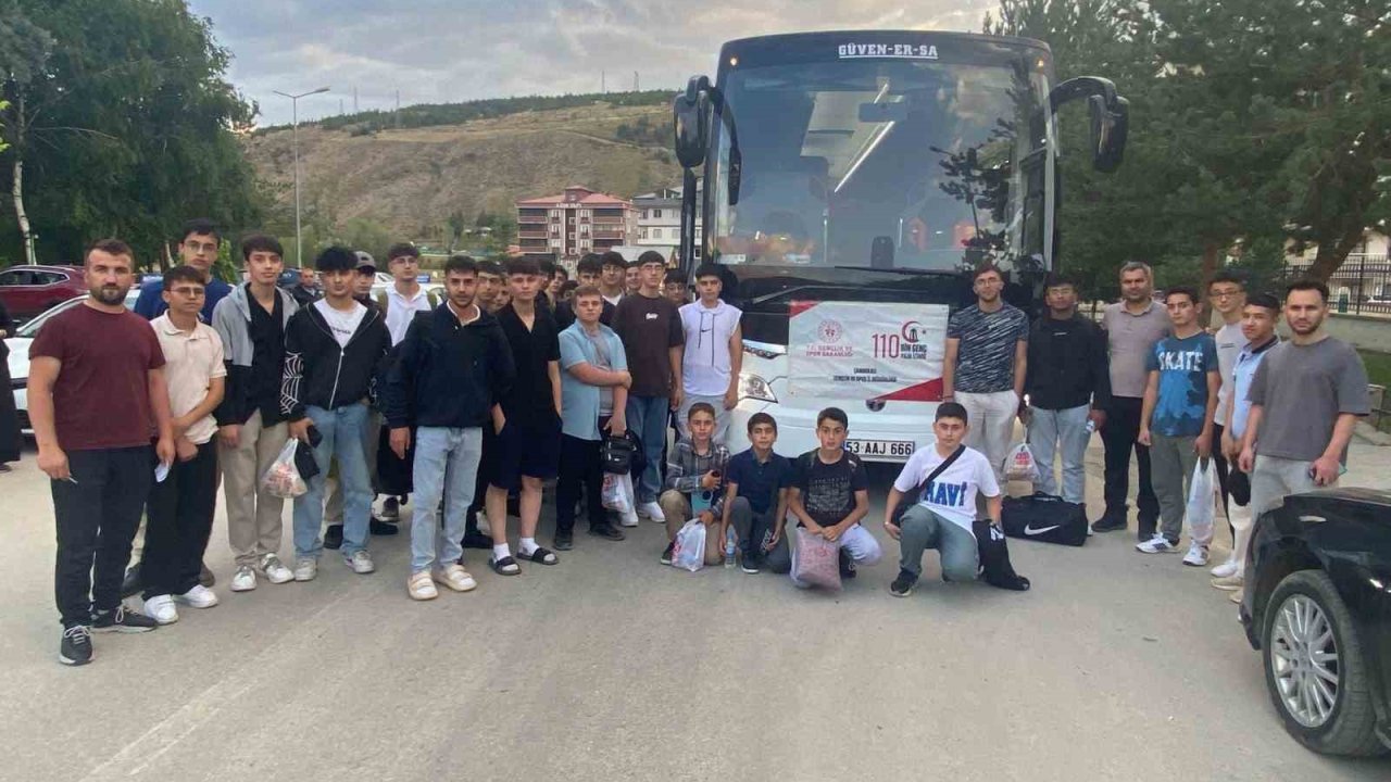 Bayburtlu öğrenciler Çanakkale’ye uğurlandı