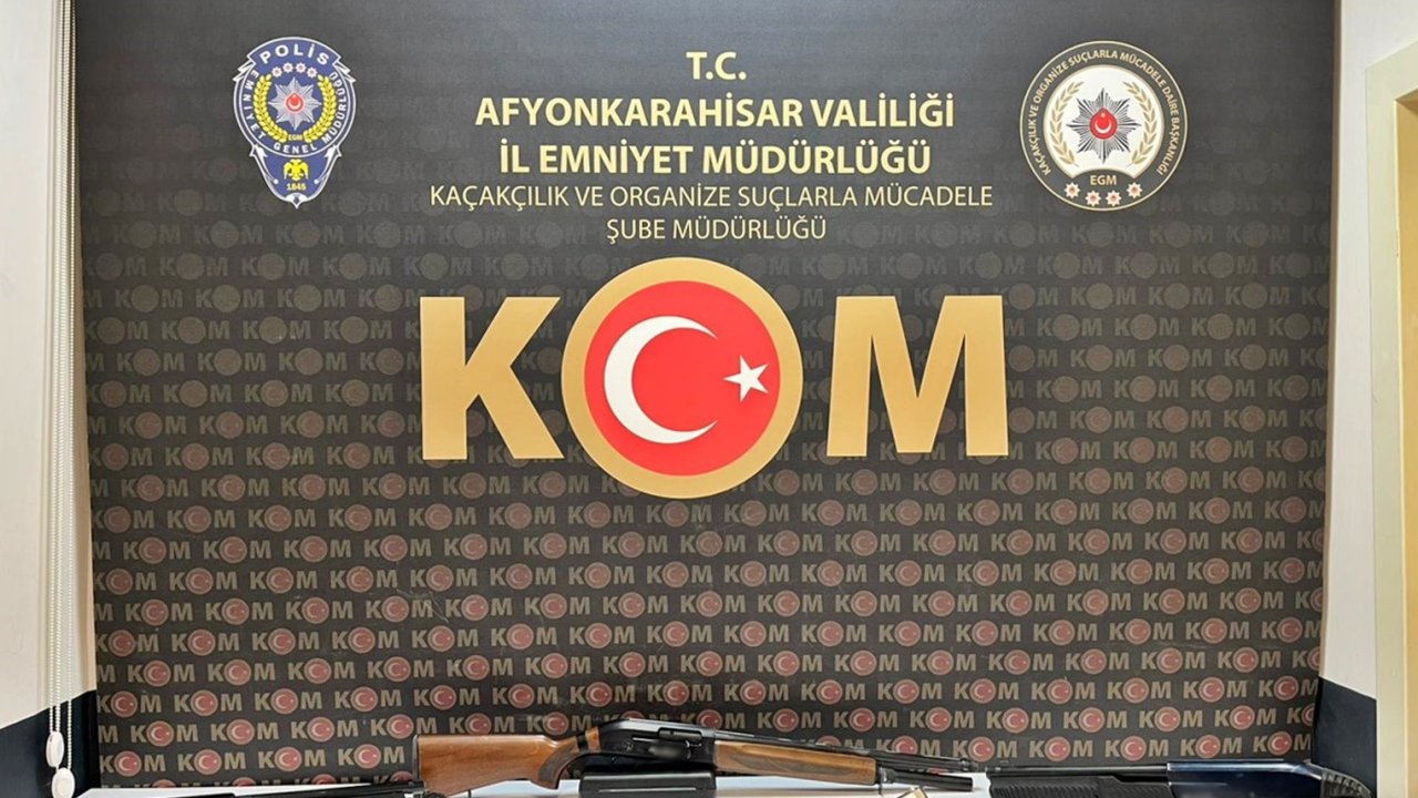 Polisten ruhsatsız silah operasyonu