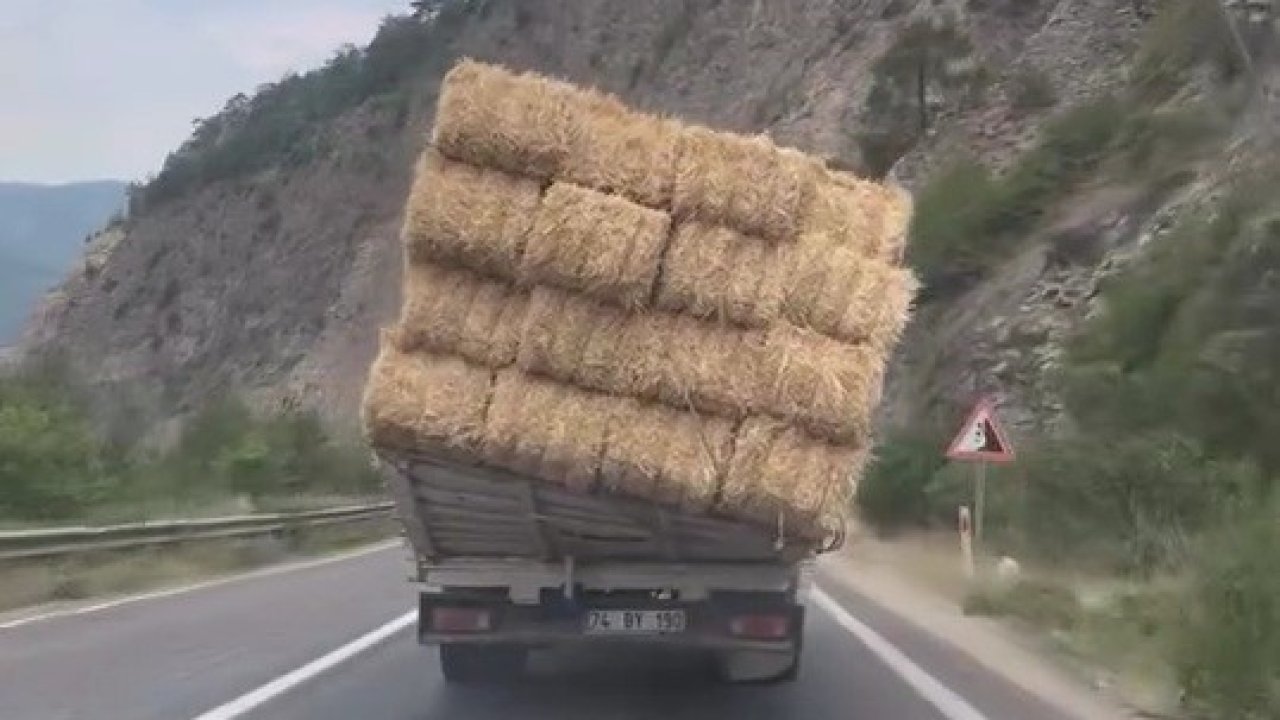 Saman yüklü kamyonun tehlikeli yolculuğu kamerada