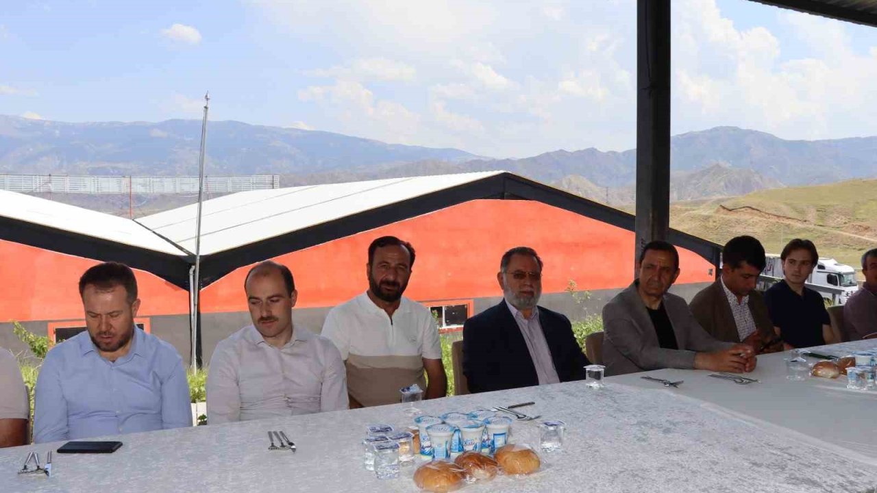 Güzel kardeşlerden babalarına vefa