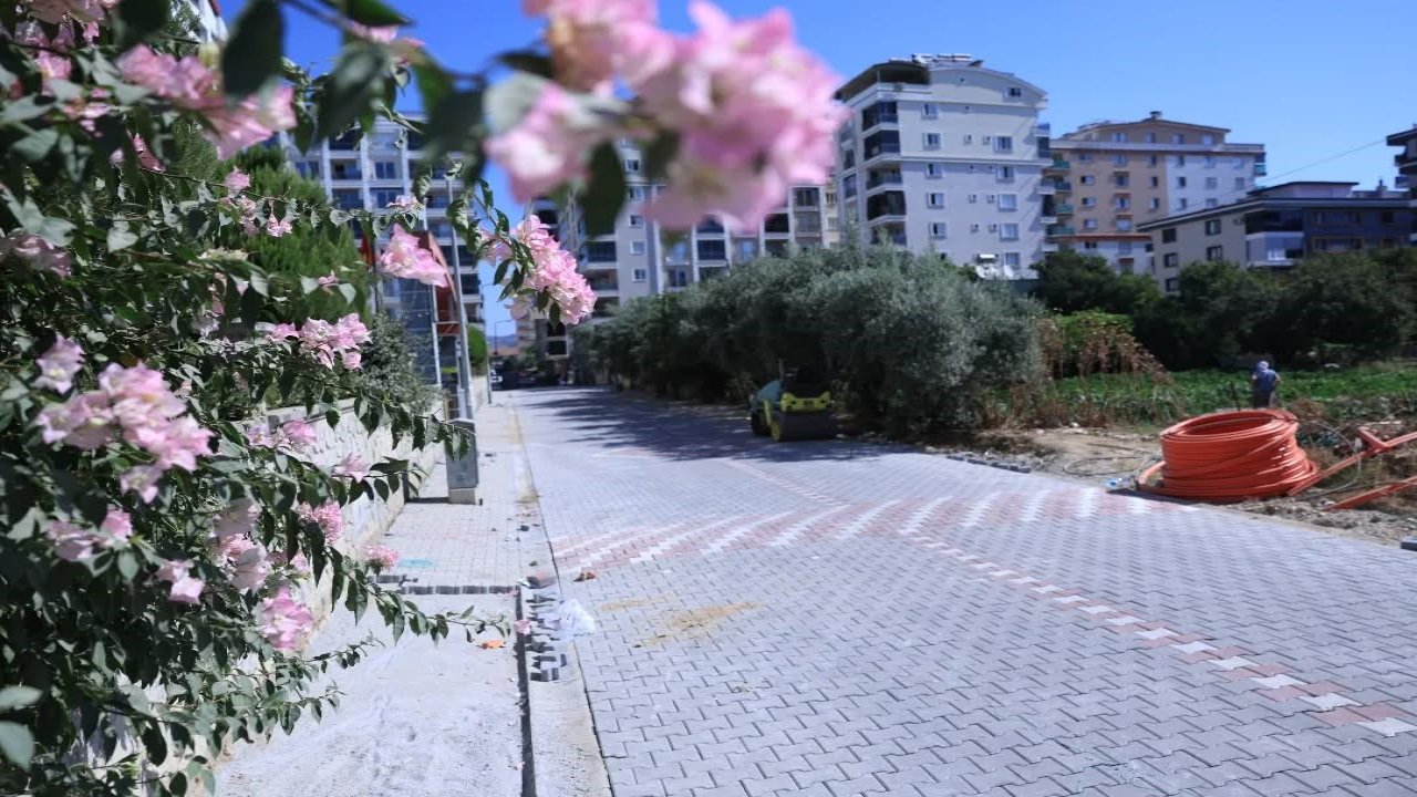 İncirliova’da yol ve parke taşı çalışmaları sürüyor