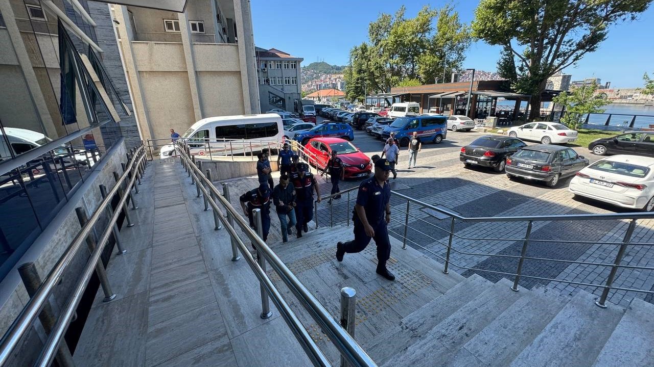 Zonguldak’taki cinayet zanlısı adliyeye sevk edildi