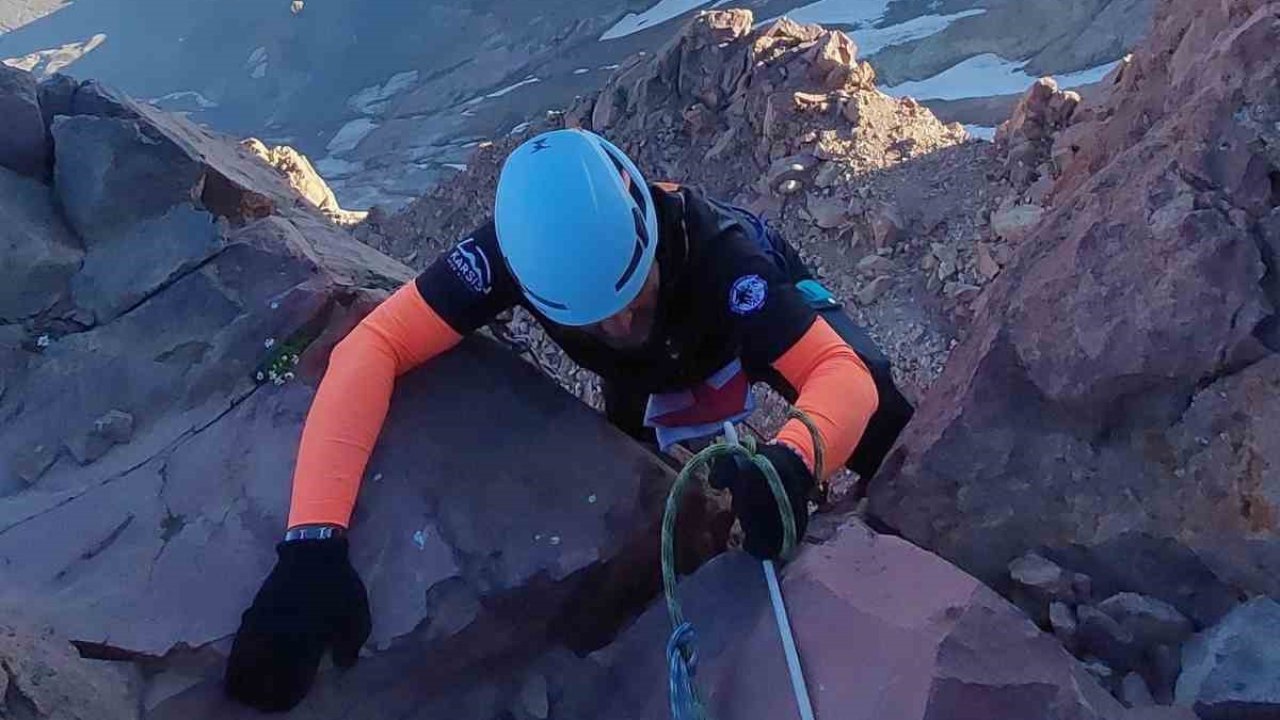Türkiye’nin en eski dağcılık faaliyetinde Kıbrıs Şehitleri’ni andılar
