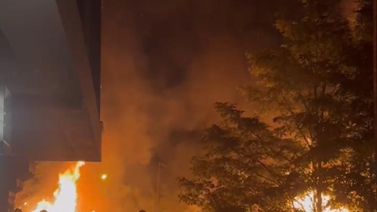 Tekirdağ’da metruk bina alev alev yandı