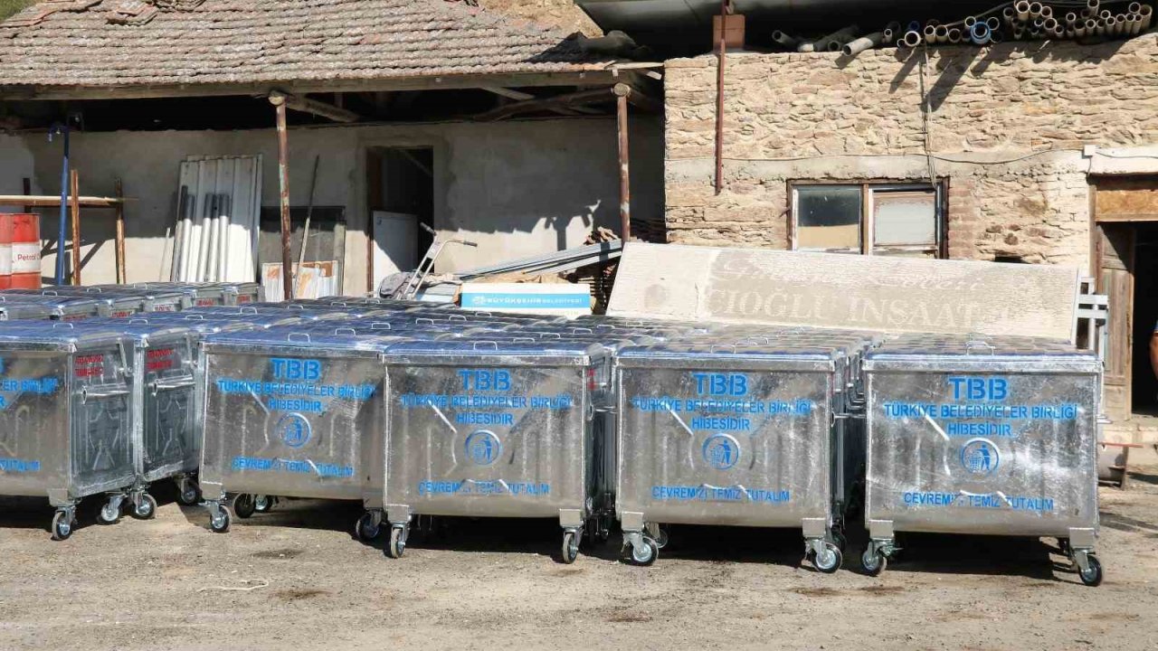 Yenipazar’a hibe edilen 60 yeni çöp konteynırı teslim alındı