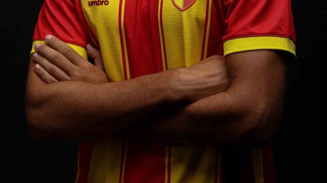 Göztepe, yeni sezon formalarını tanıttı