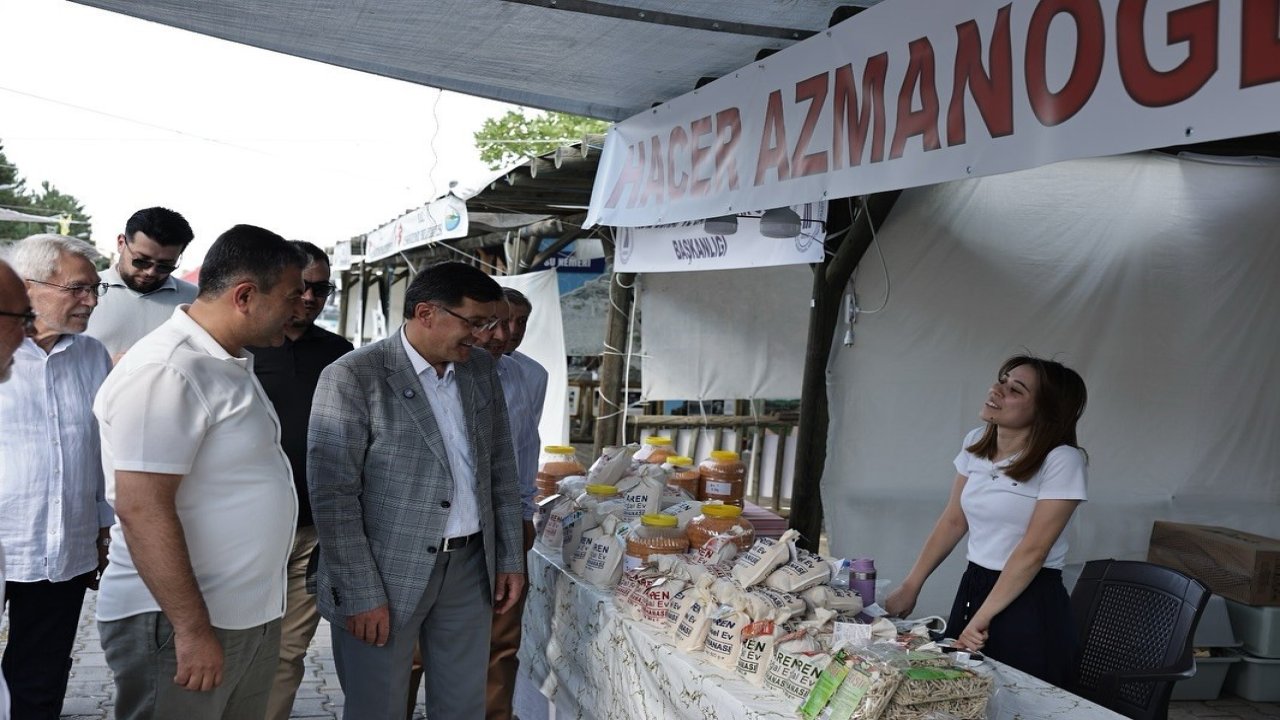 Başkan Kahveci, Gediz Tarhana Festivali’nde vatandaşlarla buluştu