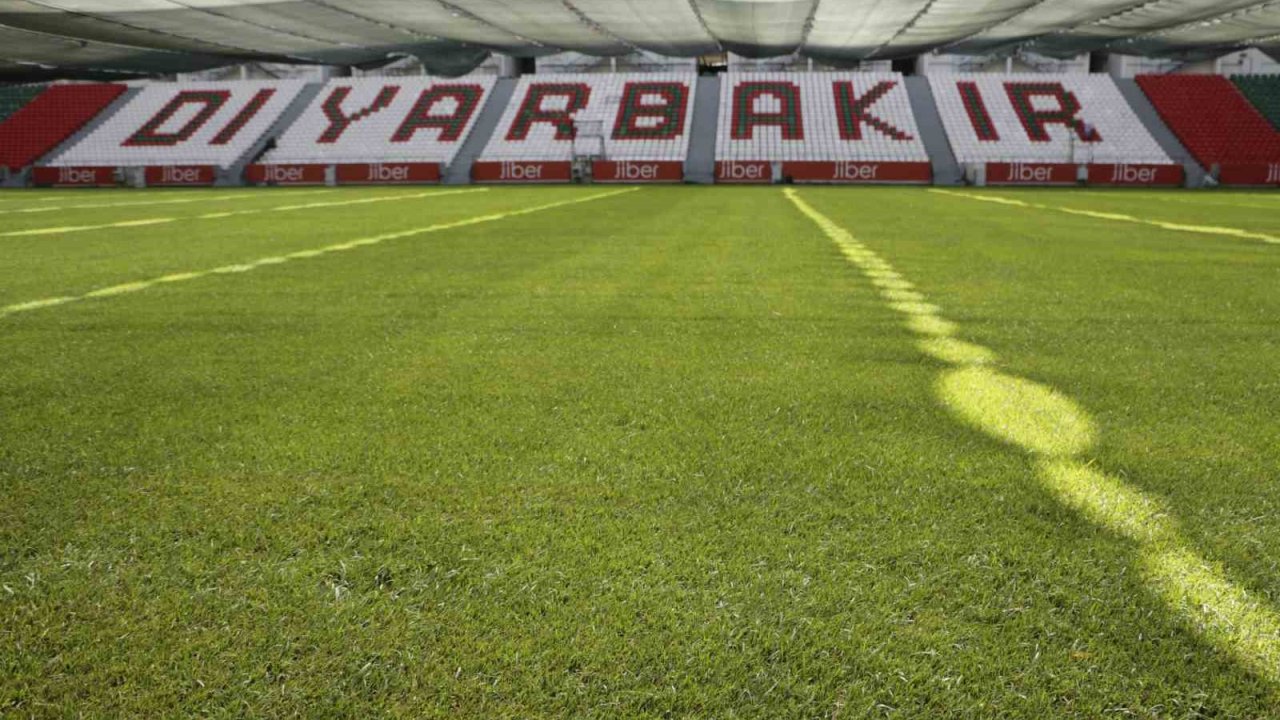 Vali Zorluoğlu, Diyarbakır Stadyumu’nda incelemelerde bulundu