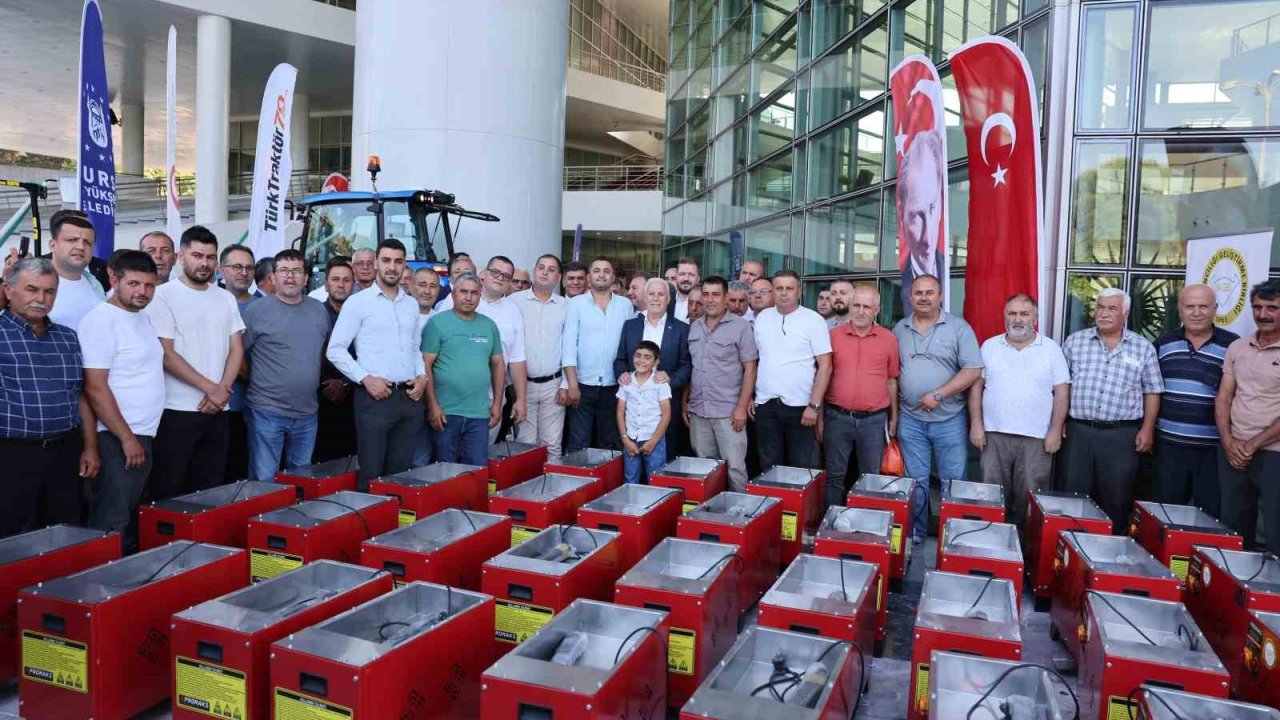 Büyükşehir’den kırsal mahallelere ekipman desteği