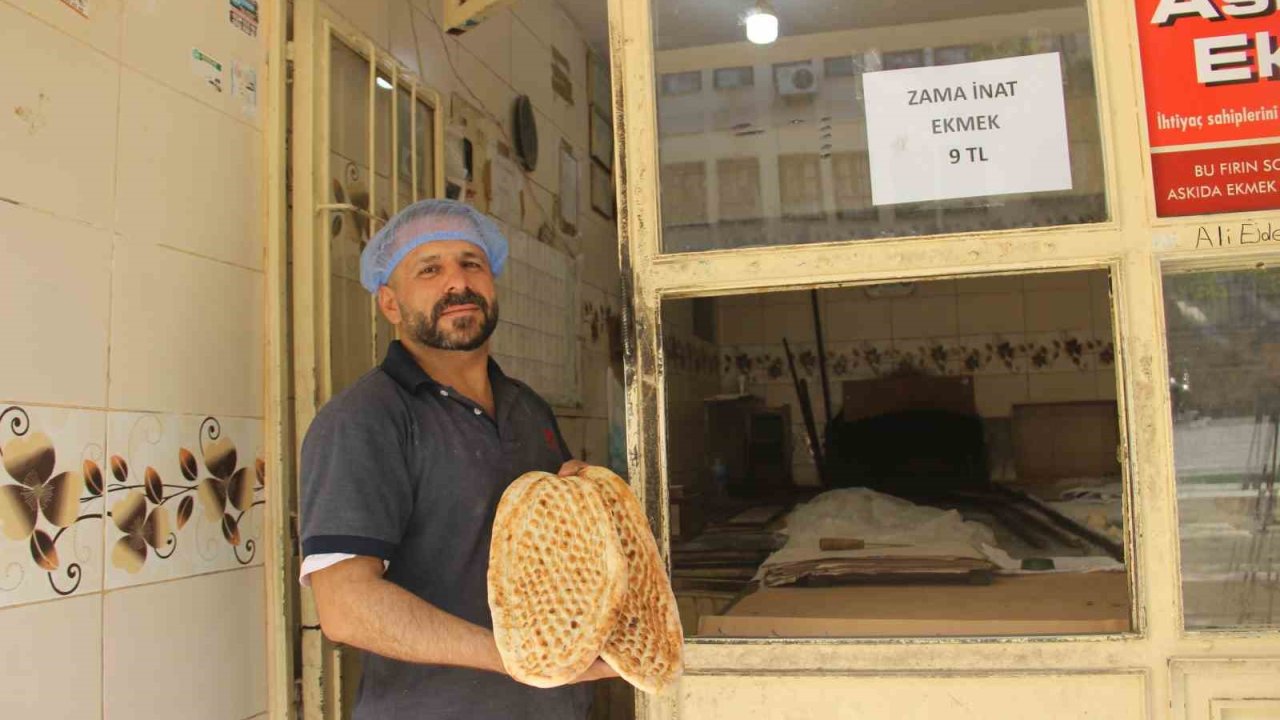 Komşu fırıncılara kızdı, ekmekte 3 lira indirim yaptı