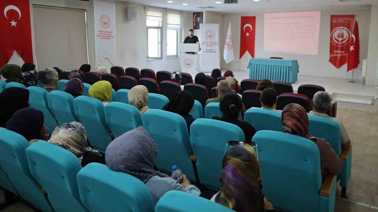 Erzincan’da bakım personellerine ‘Engelli Bireylerle Etkili İletişim’ eğitimi verildi