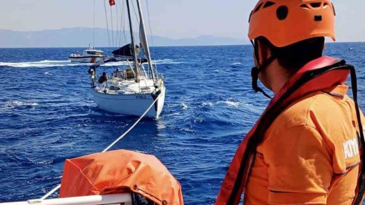 Bodrum Karaada’da sürüklenen tekne kurtarıldı