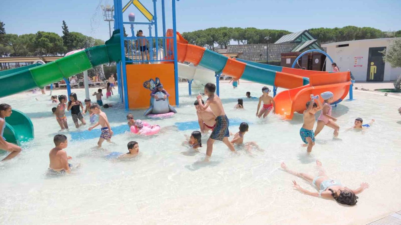 Aydın’da çocuklar serinliğe doydu