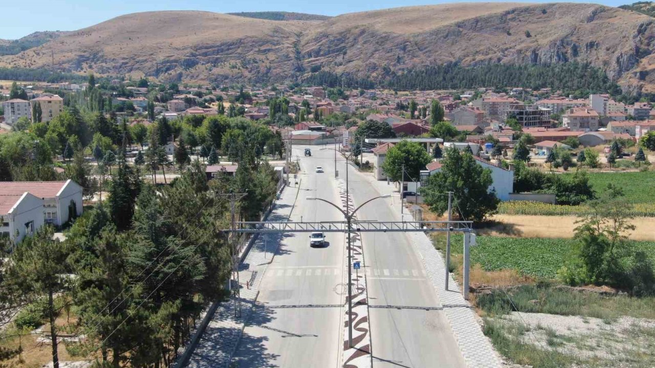 Mustafa Kemal Caddesi’nde kaldırım çalışmaları tamamlandı